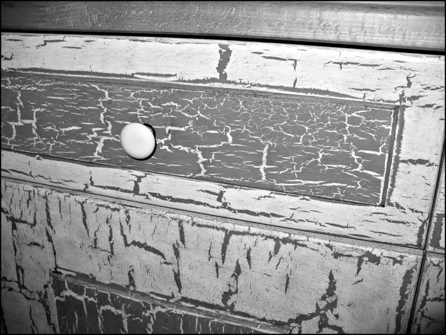 MDF Möbel mit Reißlacktechnik auf alt getrimmt